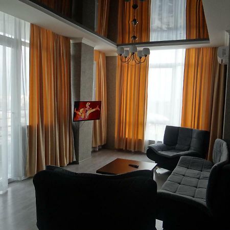 Apartment Abuseridze 5A Batumi Bagian luar foto