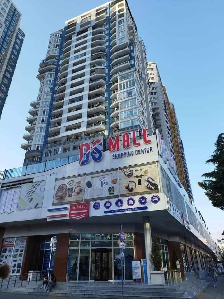Apartment Abuseridze 5A Batumi Bagian luar foto