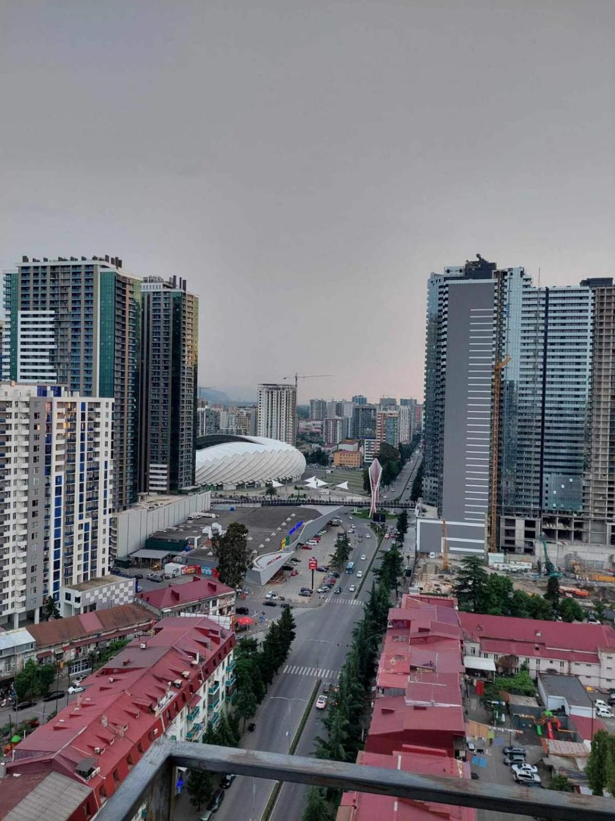 Apartment Abuseridze 5A Batumi Bagian luar foto