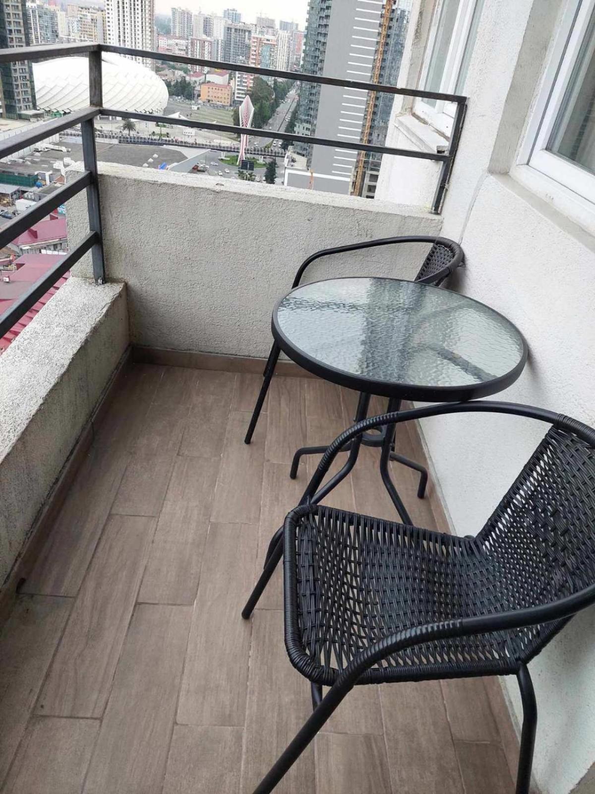 Apartment Abuseridze 5A Batumi Bagian luar foto