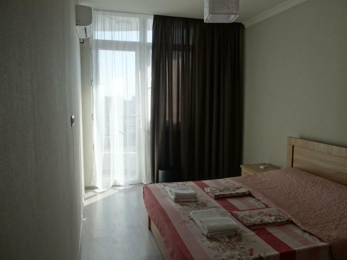 Apartment Abuseridze 5A Batumi Bagian luar foto