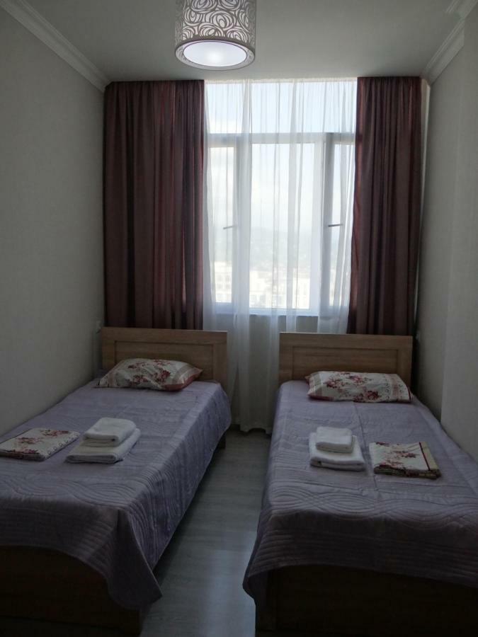 Apartment Abuseridze 5A Batumi Bagian luar foto