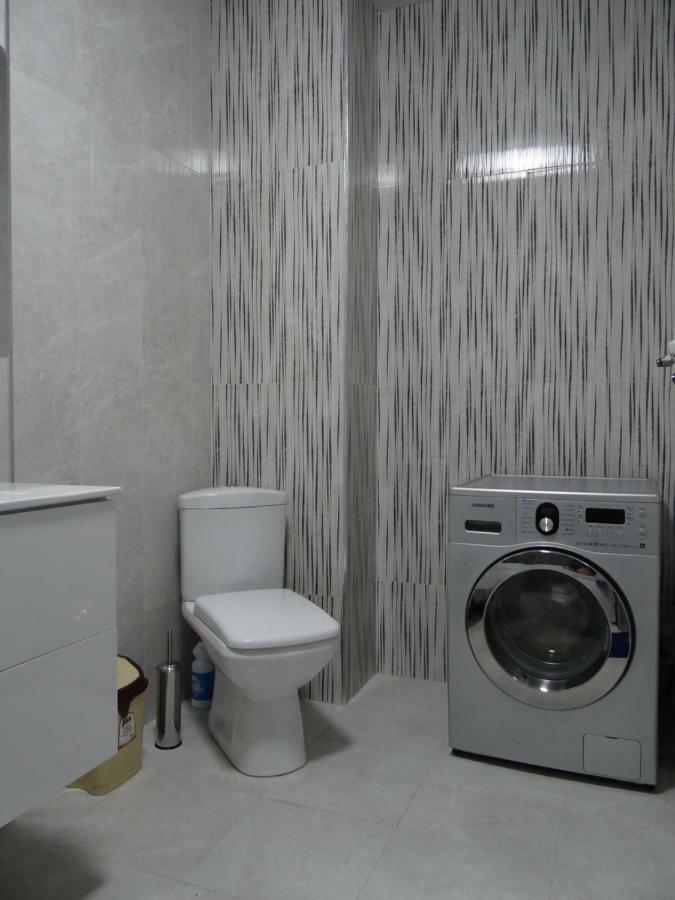 Apartment Abuseridze 5A Batumi Bagian luar foto