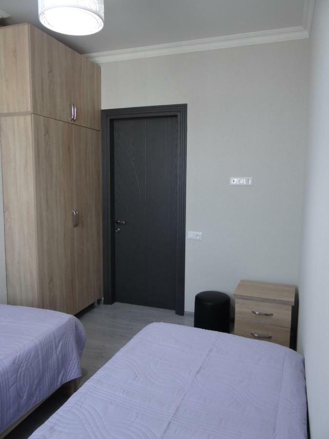 Apartment Abuseridze 5A Batumi Bagian luar foto